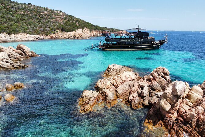 8-hour tour of the La Maddalena Archipelago Ponte VIP - La Maddalena Town Stop: Walk the Sea-Linked Streets