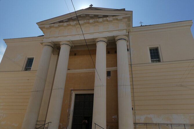 Alghero: walking tour with bilingual local guide - The guide: what you should look for during the talk