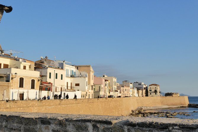 Alghero: walking tour with bilingual local guide - Who this tour fits best
