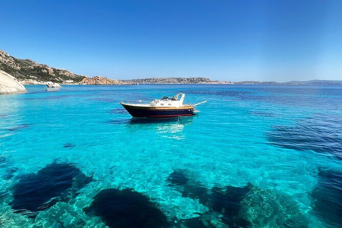 All inclusive private tour in the Archipelago of La Maddalena - Porto della Madonna and Budelli natural pools: Razzoli and Santa Maria water time