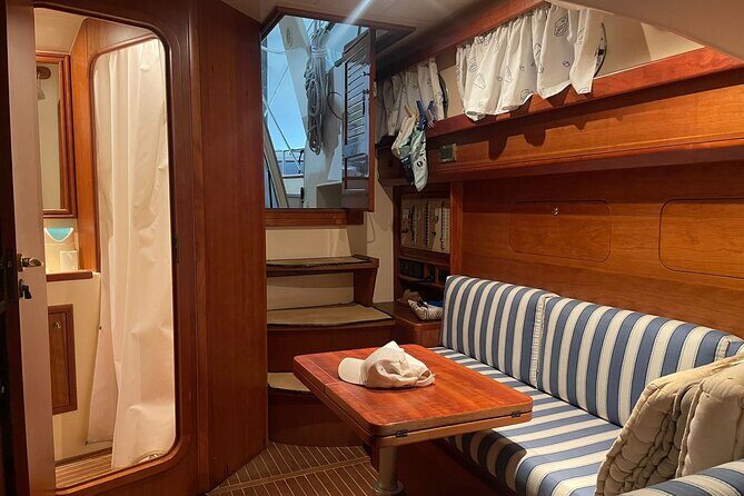 All inclusive private tour in the Archipelago of La Maddalena - Lunch, wine, and snacks: the all-inclusive part that actually saves your day