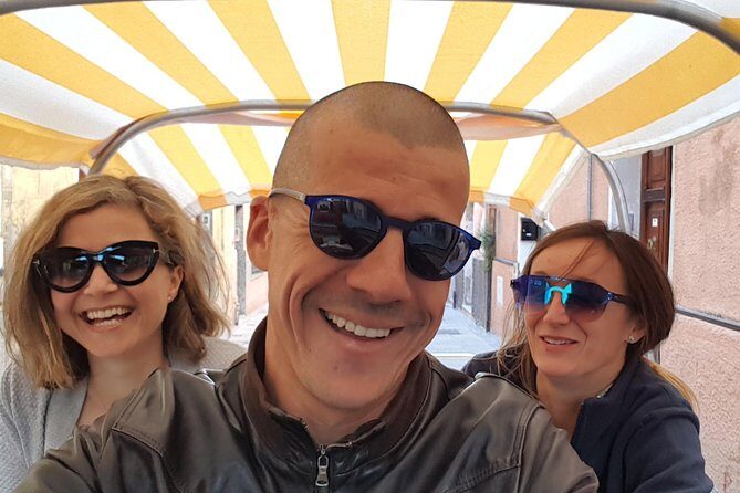 Apelisetta tuk tuk: 2 hours tour of Cagliari - Where you start: Via Roma and why timing matters