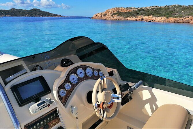 Boat rental with skipper in the La Maddalena Archipelago - Why a private RIB with skipper works so well in La Maddalena