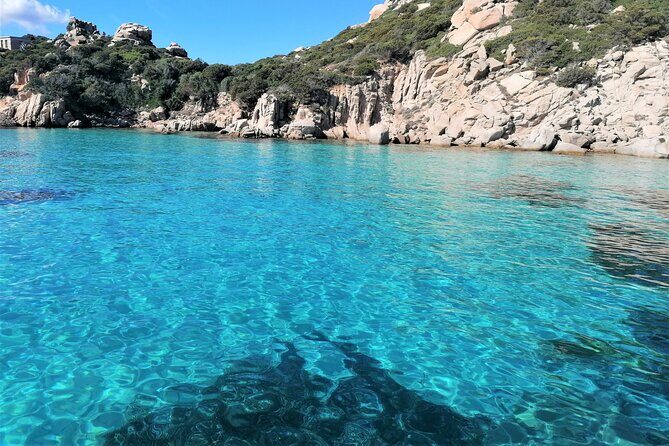 Boat rental with skipper in the La Maddalena Archipelago - The boat setup: Deluxe dinghies, comfort, and what’s included