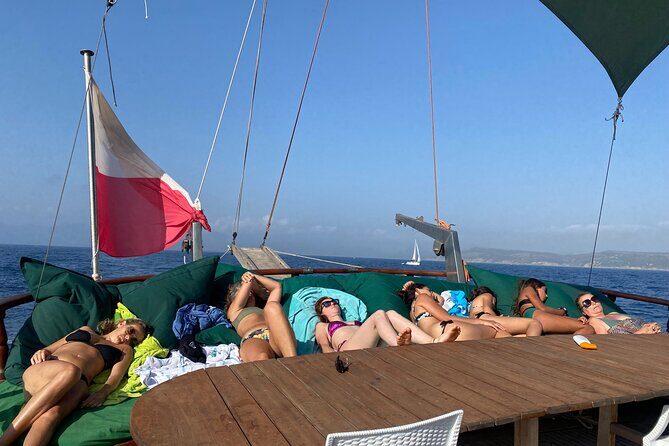 Boat tour of San Pietro Island - Veliero Momo: the “comfort first” way to see San Pietro