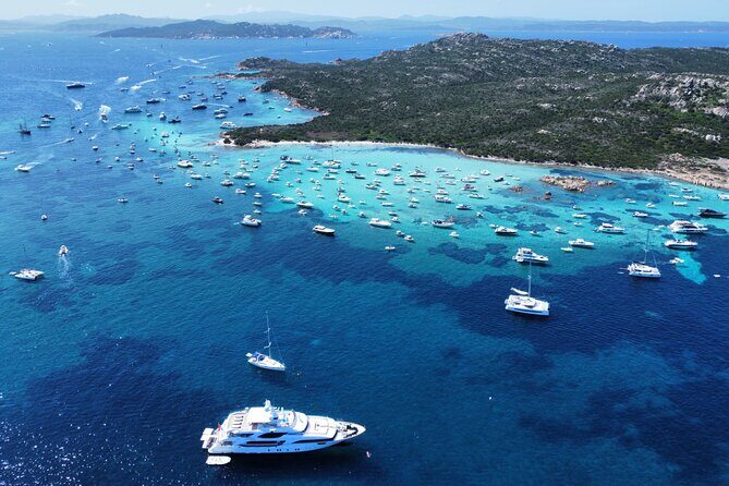 Boat tour Porto Cervo - Maddalena archipelago - Cala Granara (Spargi): the first long swim stop that sets the tone