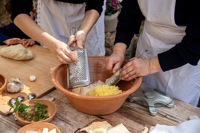Cagliari Private Shore Excursion: Traditional Cooking Class with Lunch - Lunch at 1 pm: What You’ll Eat, Drink, and Talk About