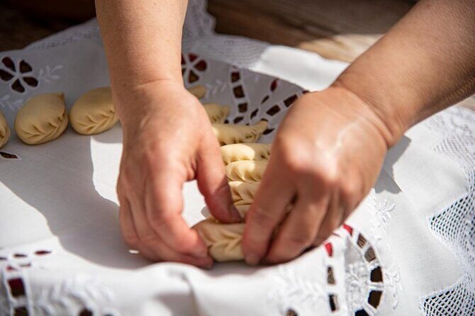 Cagliari Private Shore Excursion: Traditional Cooking Class with Lunch - Pickup, Group Size, and Timing for Cruise Days