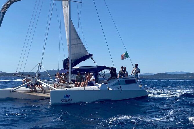 Daily cruise on a sailing catamaran on the La Maddalena archipelago - Meeting in Santa Teresa Gallura: what your day actually starts like