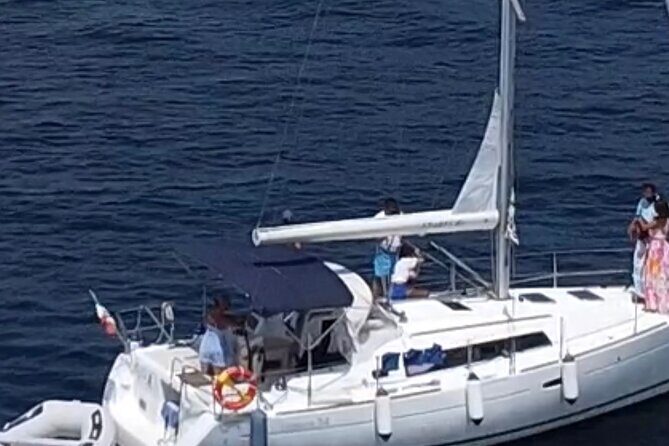Daily excursions on a sailing boat, Maddalena Archipelago - The morning cruise: Rock of the Bear and first coast views