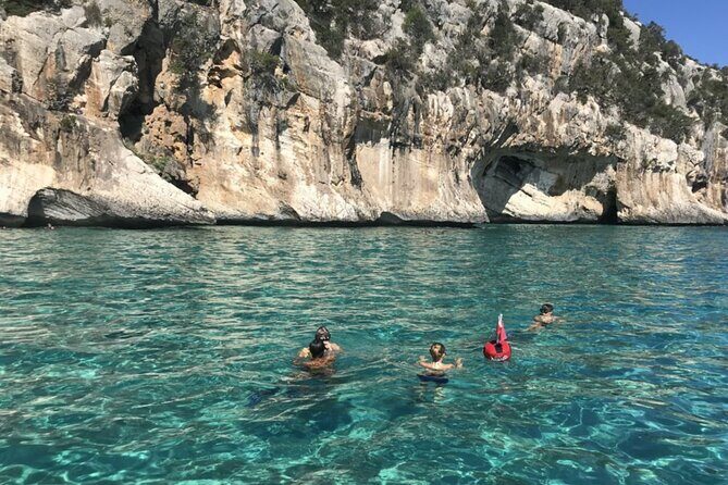 From Cala Gonone: Dinghy trip in the Gulf of Orosei - Meeting at Puddu Carburanti: the morning that makes or breaks the day