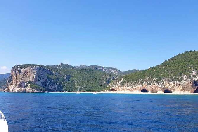 Full Day Cala Gonone and Gulf of Orosei Mini Cruise - The UNESCO stop with the stone arch and granite spire