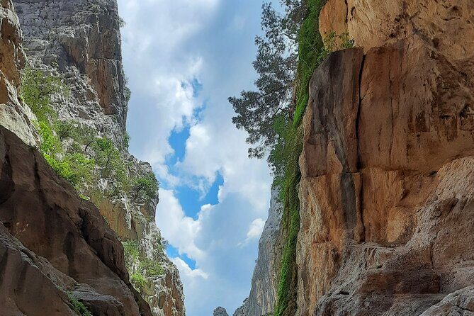 Gorropu canyon guided hike - Entering Gorropu Canyon: what makes this hike special