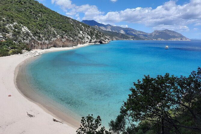 Guided hike to Cala Luna, the pearl of the Gulf of Orosei - Getting to Cala Luna: why a guide is the smart move