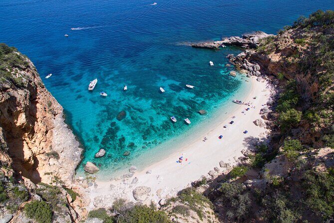One day guided boat tour along the Baunei coast. - Piscine di Venere: short stop, big water color payoff