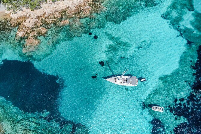 Sailing boat tour in the La Maddalena archipelago - Razzoli and Santa Maria: where the swim time happens