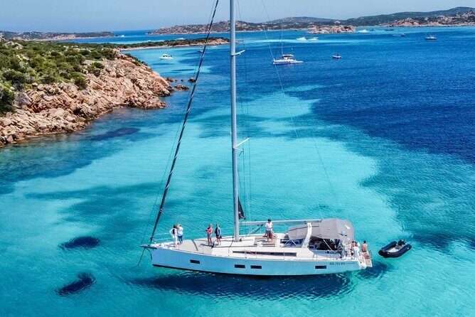 Sailing boat tour in the La Maddalena archipelago - Spargi and Budelli: cruising toward Rosa Beach