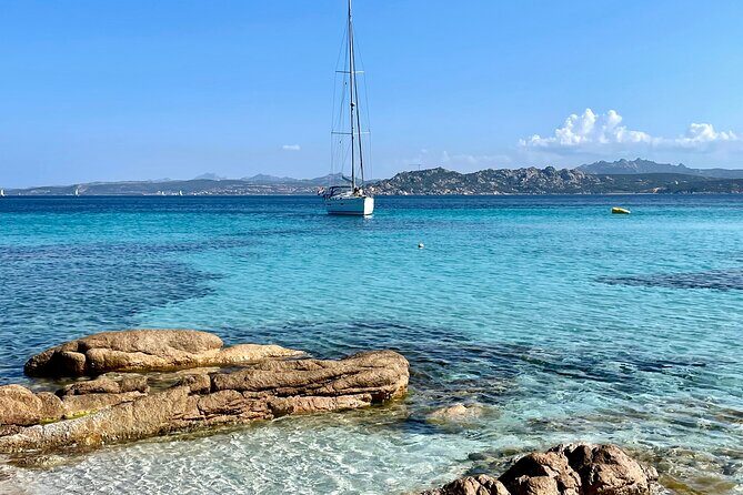 Sailing boat tour in the Maddalena Archipelago - Lunch, Aperitivo, and the Onboard Food Game Plan