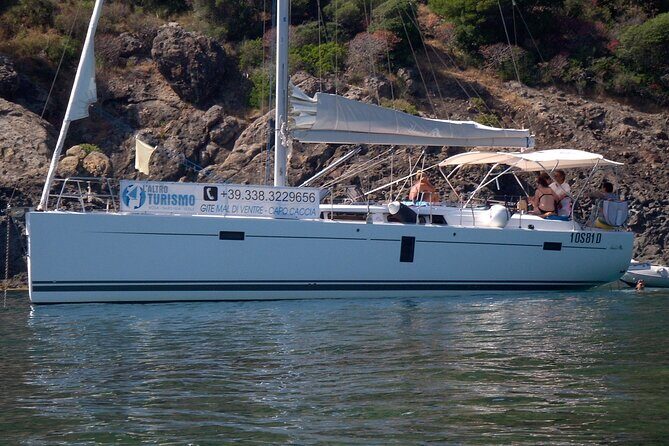 Sailing day trip - Boarding Hansiosa in Bosa Marina: meet the crew, get your bearings fast
