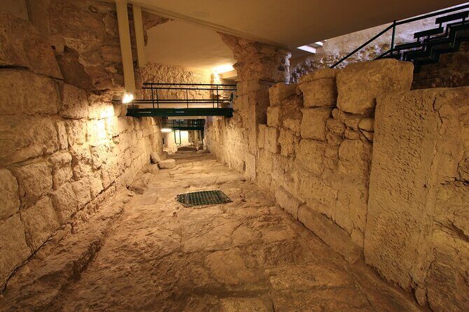 Underground Cagliari tour - Guides in English and Italian, plus what group size changes